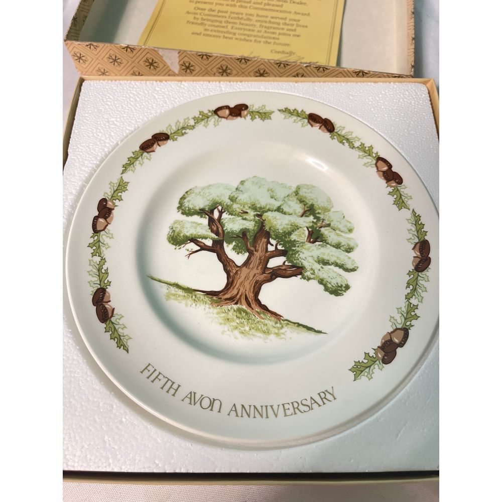Avon Fifth Anniversary 'The‎ Great Oak' Collector's Plate Vintage Decor